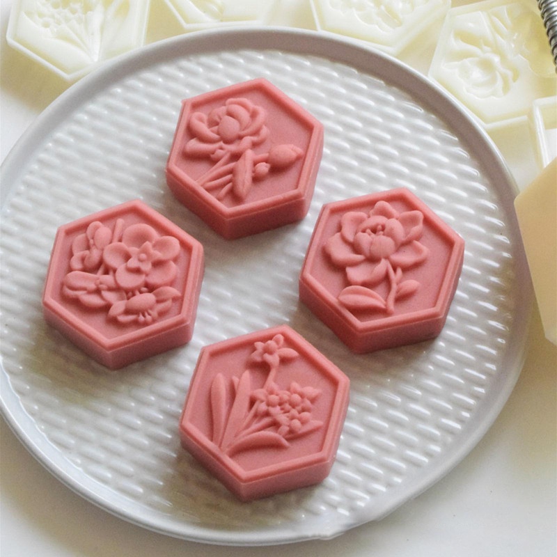 Bộ 50 Khuôn Nhựa Làm Bánh Trung Thu Hình Hoa Dễ Thương