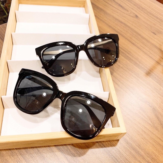 Kính V chân kim loại em về thêm rồi nha khách ơi  Kính dày dặn, form ôm, chỉ có 1 màu đen duy nhất thôi ạ . | BigBuy360 - bigbuy360.vn