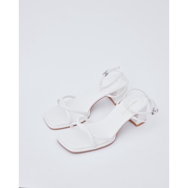 6329 - CAO GÓT LESLIE STRING SANDALS