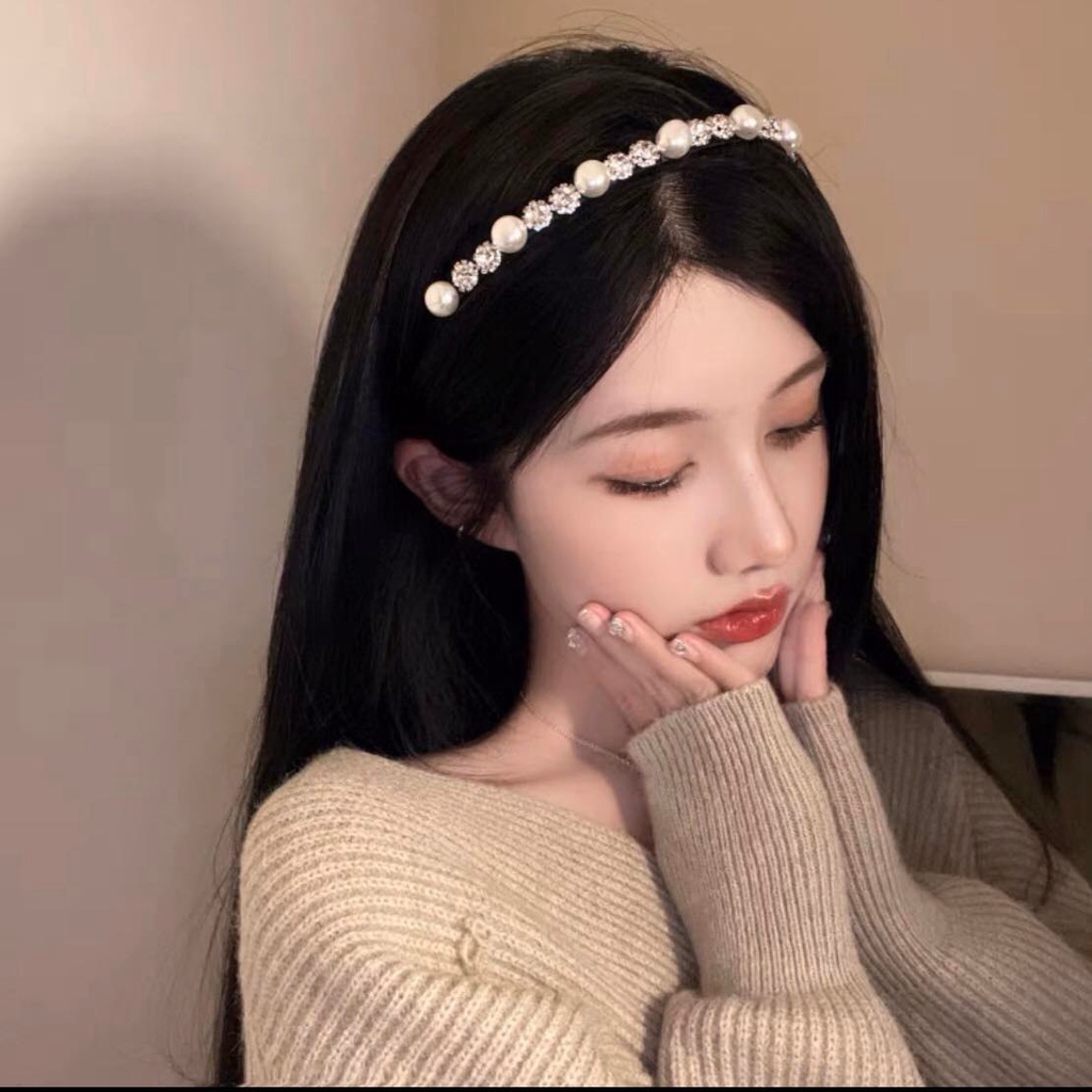 CB khuyên tai cho khách