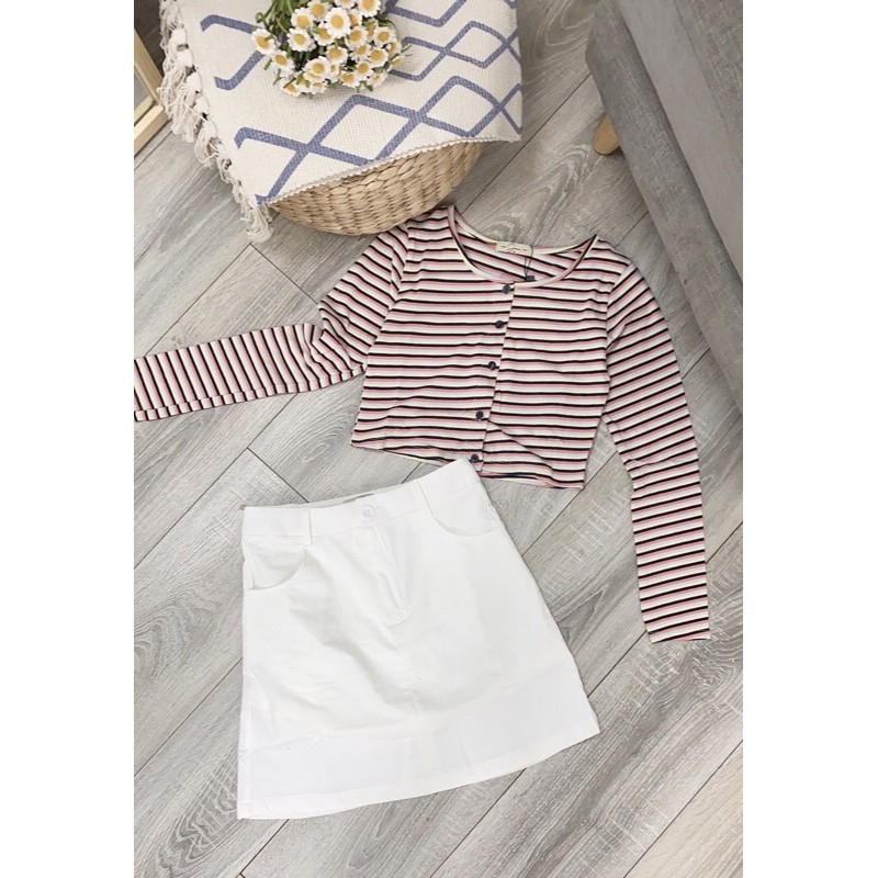 Áo Croptop Nữ Tay Dài Kiểu Ôm Thun Body Cổ Tròn Vải Sọc Có Nút Cúc SIÊU HOT. | BigBuy360 - bigbuy360.vn