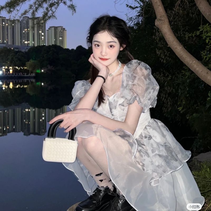 Váy đầm Công chúa voan xòe họa tiết hồ điệp thắt nơ màu trắng xám mặc hè loại đẹp