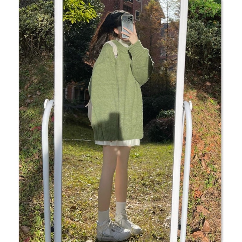 Set đồ áo len và chân váy màu xanh hot trend 2022