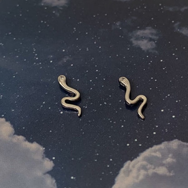 Khuyên tai hình rắn mini thiết kế thời trang cá tính