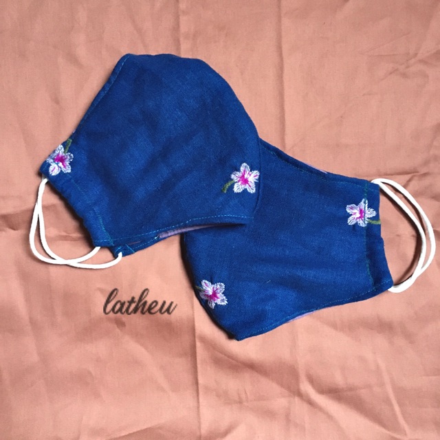 Khẩu trang thêu hoạ tiết hoa đào | BigBuy360 - bigbuy360.vn