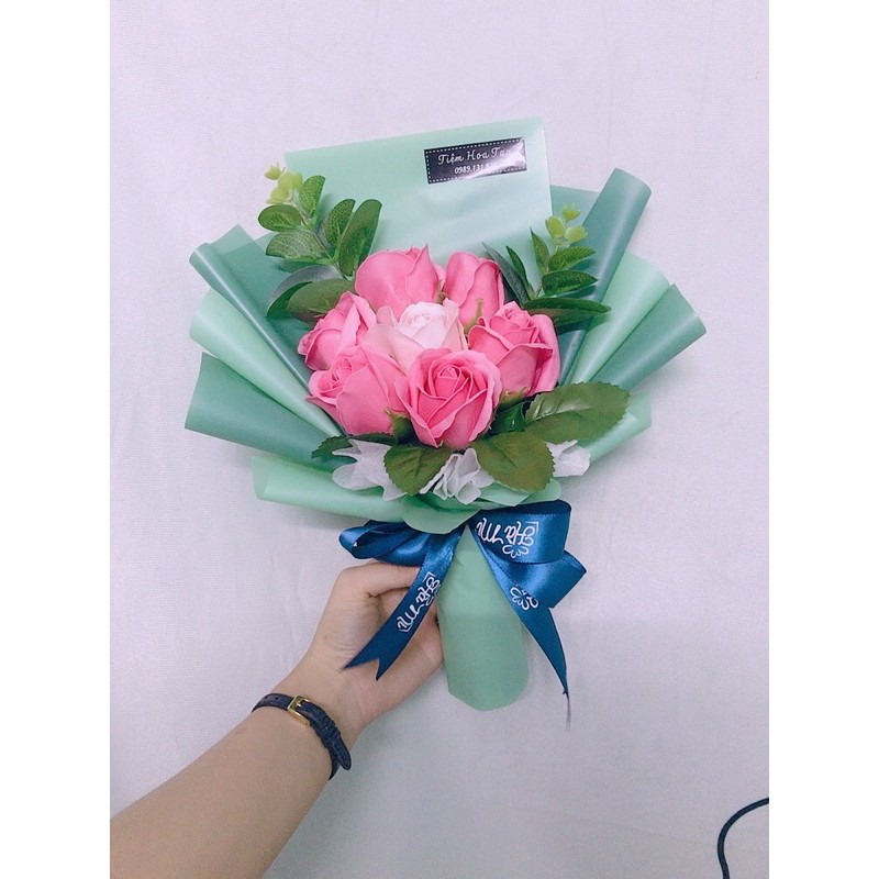 [Có túi] - Bó 7 bông hồng sáp tông màu hồng giấy gói xanh làm quà tặng các dịp lễ