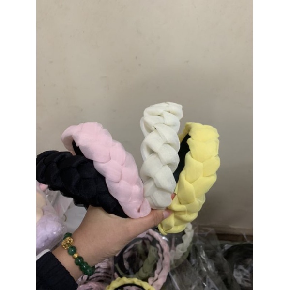 Bờm tết tóc vải voan màu trắng phong cách Hàn Quốc.