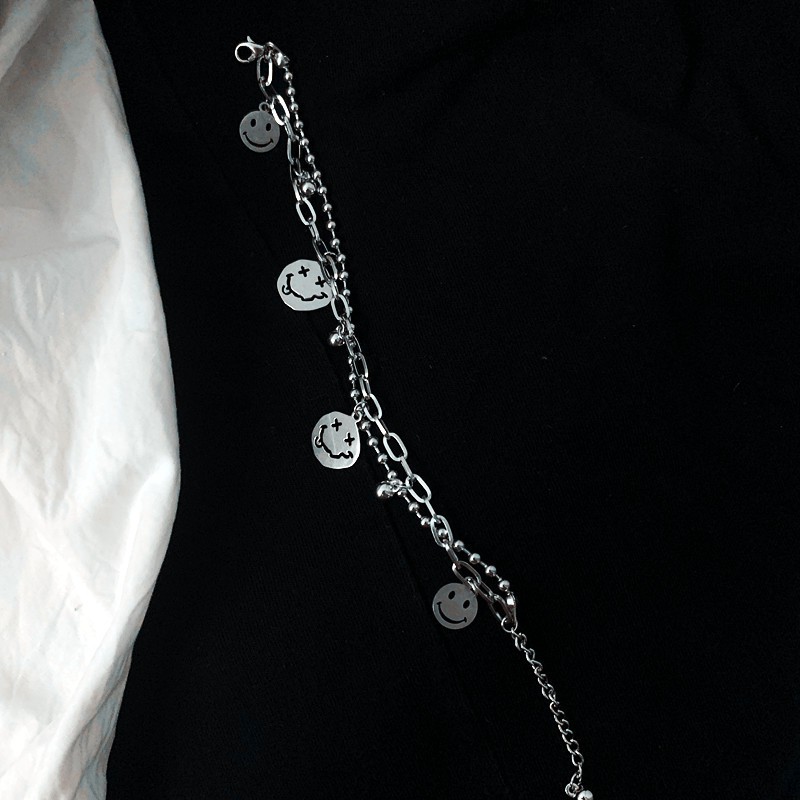 Lắc tay mặt cười 3 cái xinh xắn