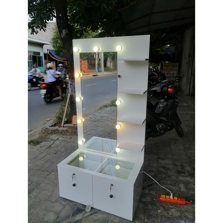 Bàn trang điểm bệt gương led