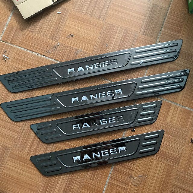 (TẶNG THÊM 2 cuộn băng keo 3M) Ốp bậc titan cao cấp Ranger -Bộ 8 miếng trong ngoài