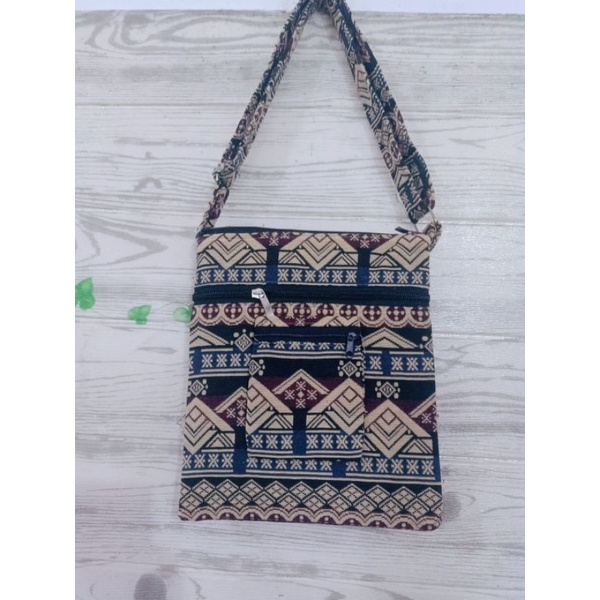 Túi đeo chéo 3 ngăn.