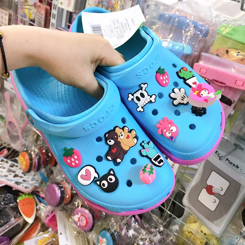 dép cross nam nữa khủng long bít đầu đế lượn sóng,  dép cross bít đầu màu xanh đế răng cưa màu hồng  hotrend DU01