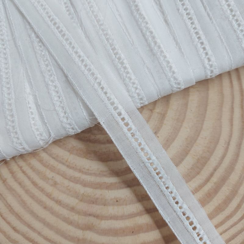 Ren thô boi viền,  màu trắng , size  0.5cm