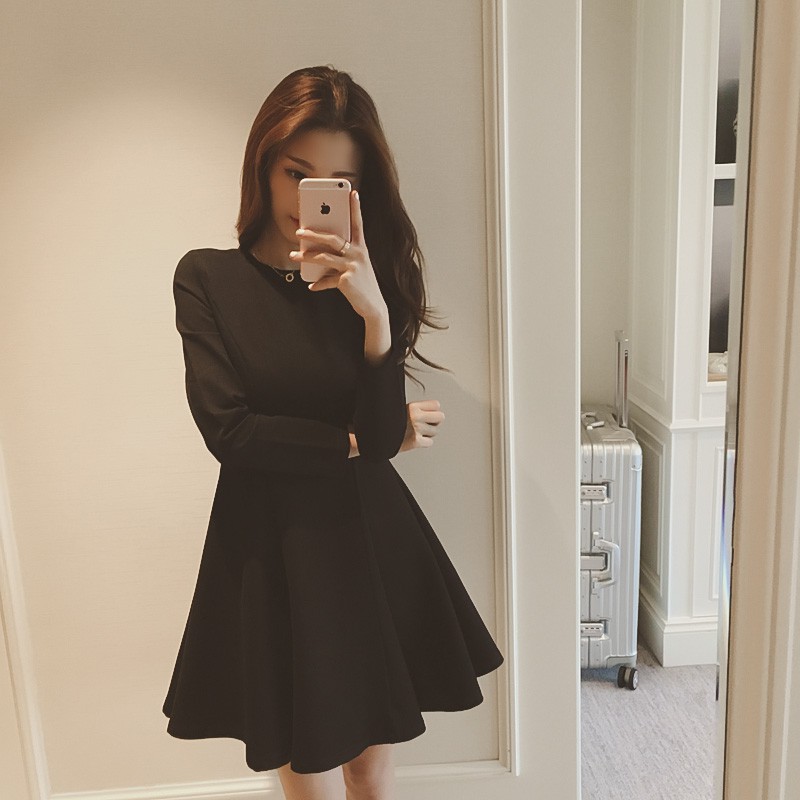 Váy đen dáng chữ A