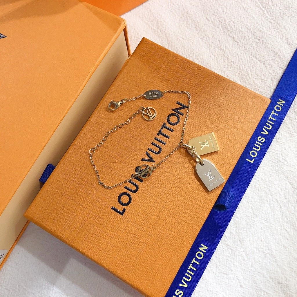 Vòng Tay Louis Vuitton Bằng Thép Titan Họa Tiết Chữ LV Sang Trọng Thời Trang