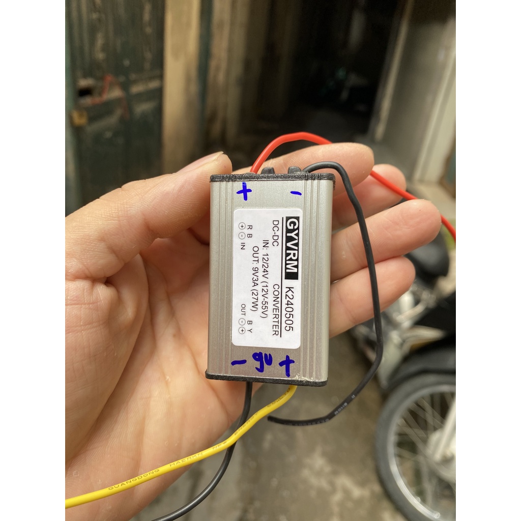 Mạch chuyển đổi điện DC 12V xuống DC 9V chính hãng