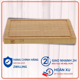Thớt tre Zwilling chịu lực tốt, không bị mùn nhũn khi sử dụng, có rãnh thoát nước quanh thớt