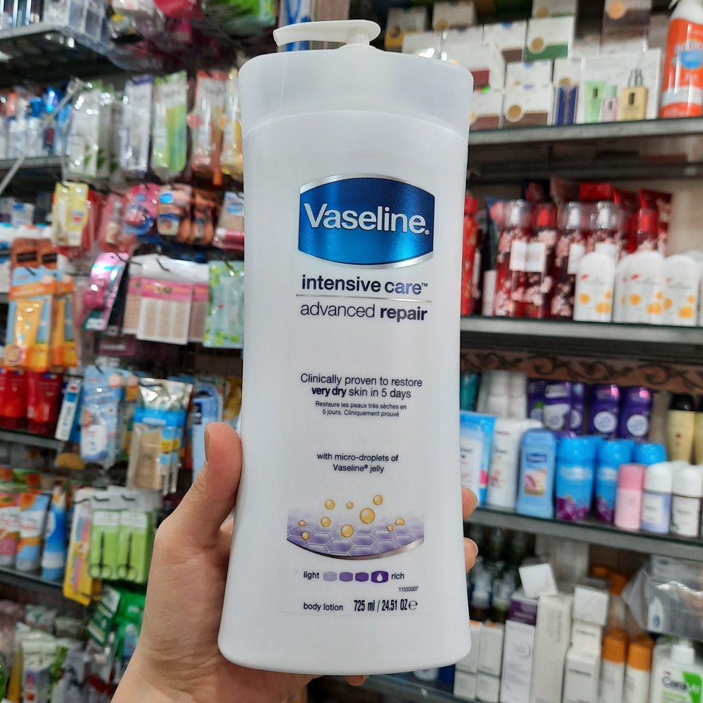 Sữa dưỡng thể Vaseline Intensive Care Advanced Repair (trắng) chai 725ml