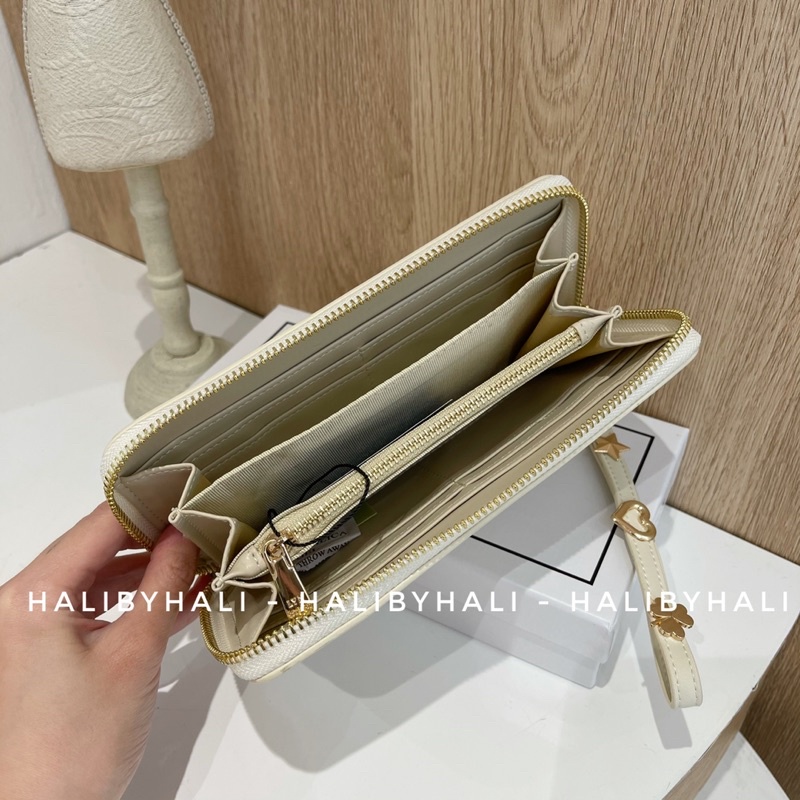 Ví Lyn dáng dài có kèm dây đeo tay hoạ tiết đính trái tim