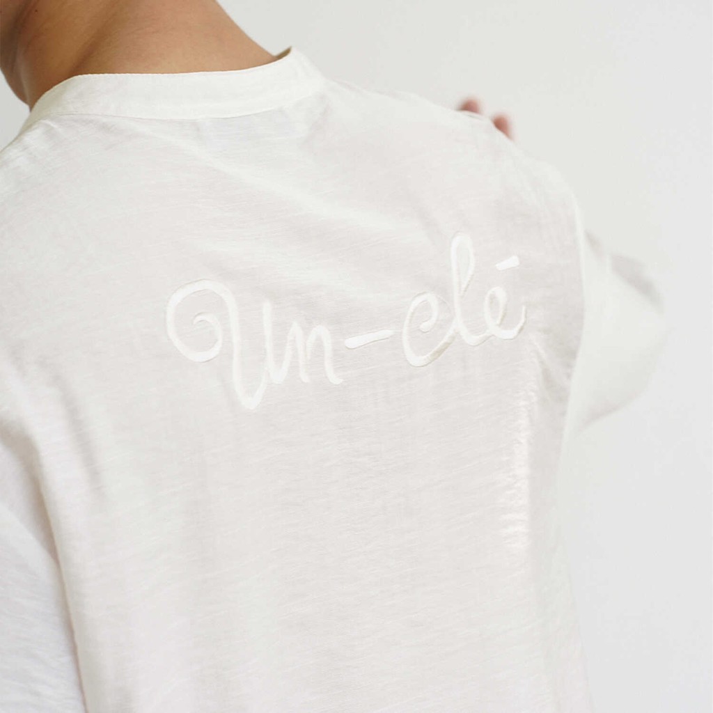 Áo sơ mi linen dài tay cổ tàu thêu hoạ tiết SS21 UNCLÉ Unfinish Logo Shirt | BigBuy360 - bigbuy360.vn