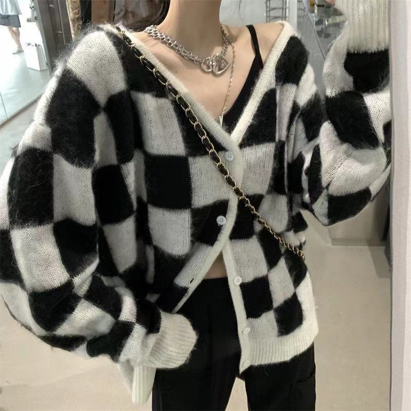 Áo Khoác Sweater Dệt Kim Cổ Chữ V Họa Tiết Sọc Trắng Đen Phong Cách Hàn Quốc