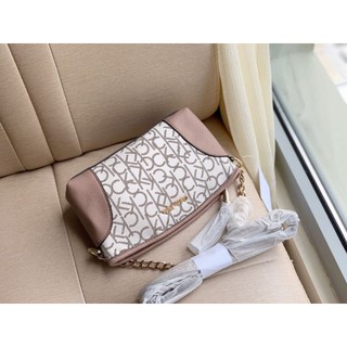 Túi C.K màu hồng nude