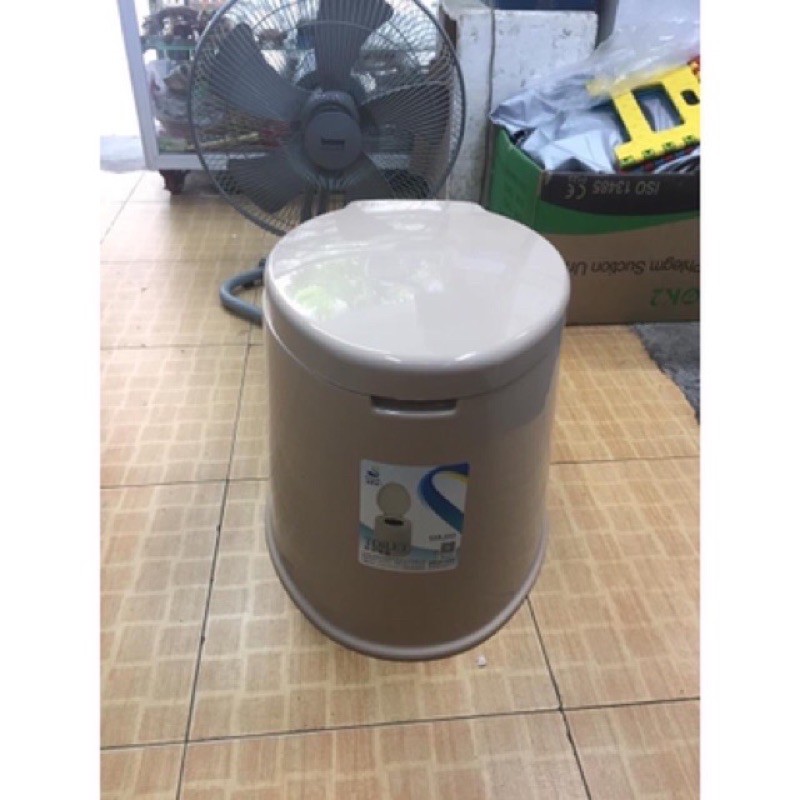 Bô vệ sinh cho người già di động vô cùng chắc chắn