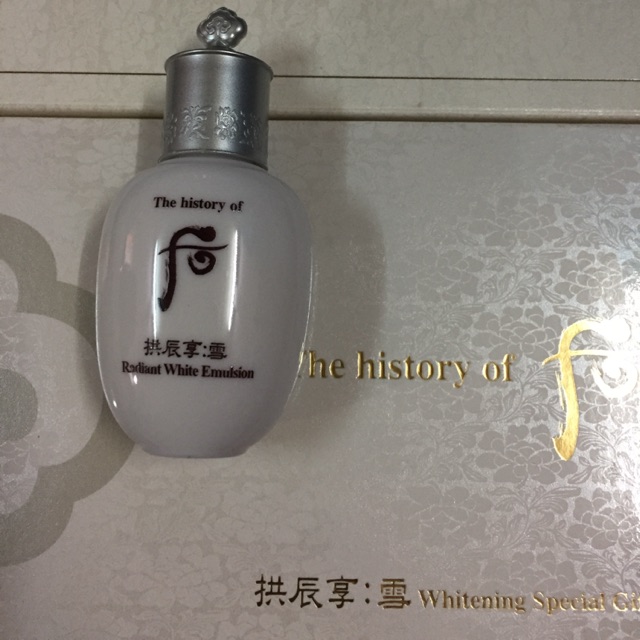 Sữa dưỡng Whoo làm trắng da Whoo Radiant White Emulsion