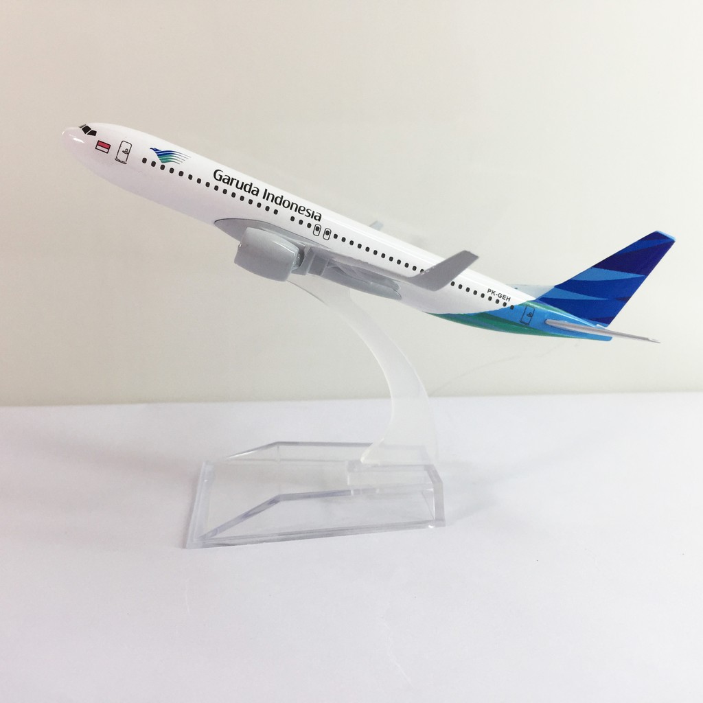 Mô hình máy bay kim loại Garuda Indonesia 16cm dòng Boeing 737 món quà tặng mô hình die-cast trưng bày bàn tủ kệ giá