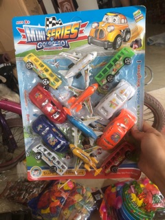 Vỉ ô tô máy bay chạy cót
