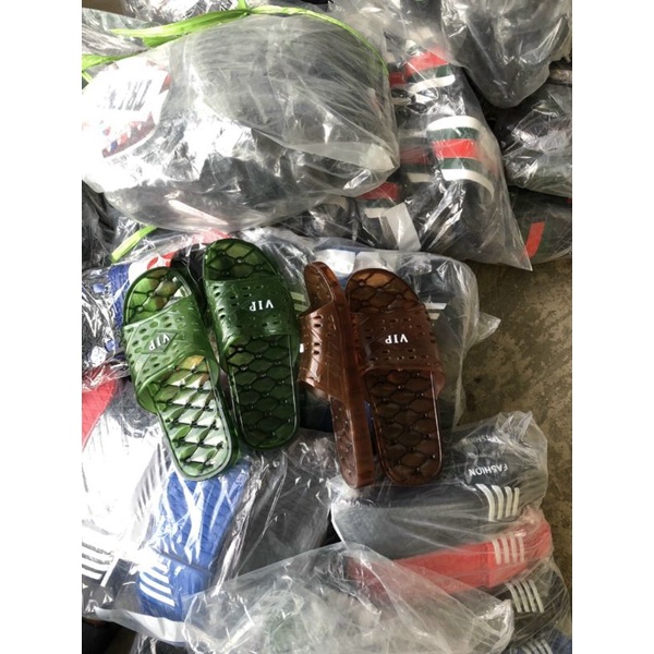 .dép mang trong nhà