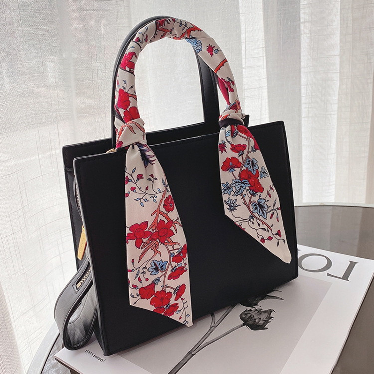 Khăn Choàng Lụa Hoạ Tiết Hoa Đỏ Phong Cách Hàn Quốc