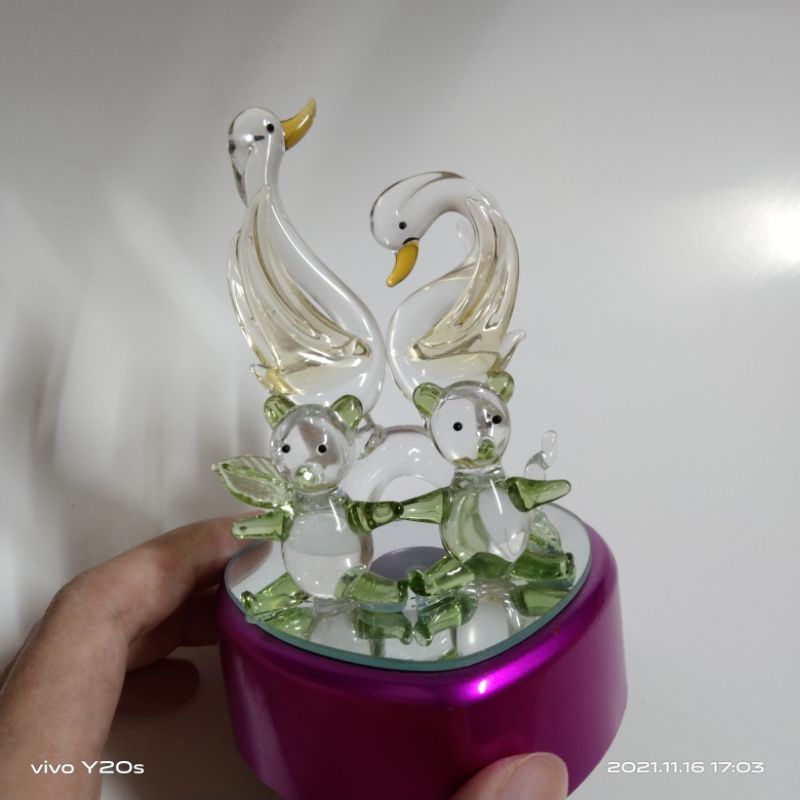 Đèn trang trí hình thiên nga bằng thủy tinh