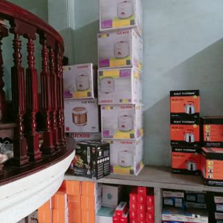 Nồi cơm điện Cuckoo 1.8 lít CR 1021
 
 (4-6 người ăn )
