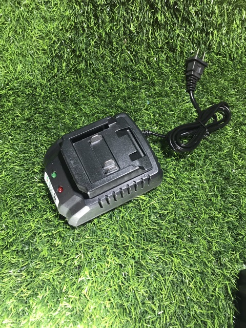 Sạc makita 14,4 và loại 18v