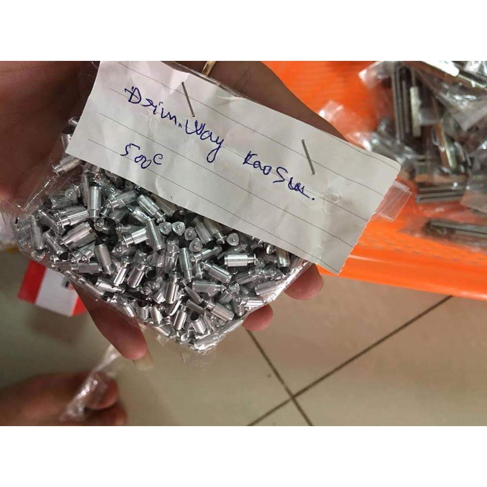 Kim đóng xăng chảy dầu xe máy