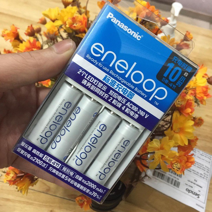 Bộ pin sạc Eneloop AA gồm sạc và 4 Pin AA 1900mAh