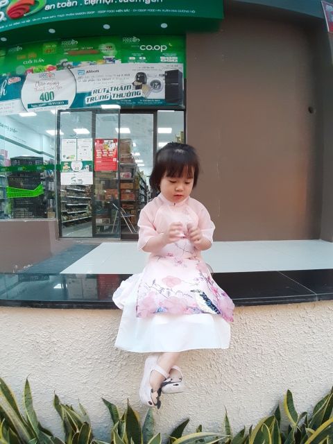 Áo dài cho bé gái xinh yêu