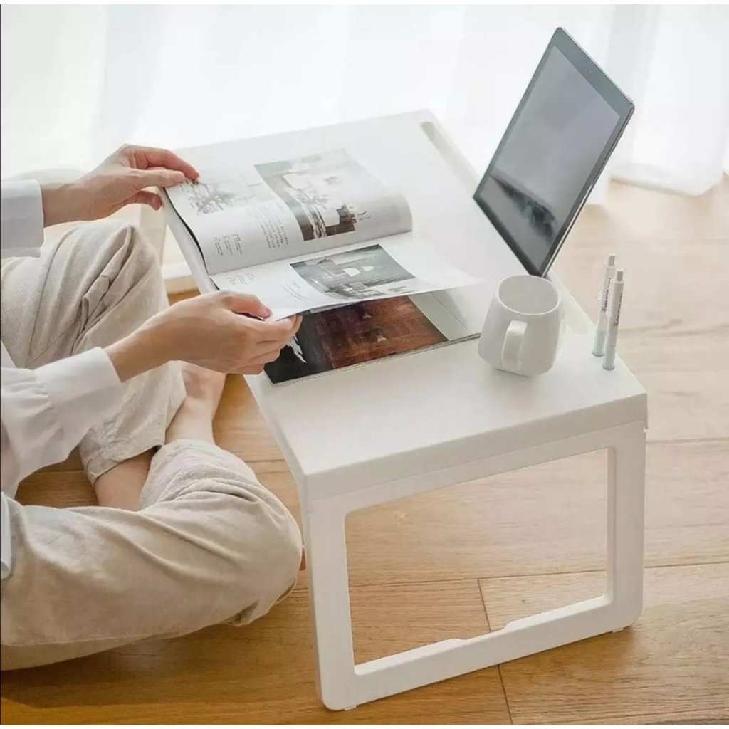 Bàn học, bàn làm việc gấp gọn nhựa Việt Nhật có khay để IPAD, để bút, sạc điện thoại. Kích thước 65 x 36x 27cm.