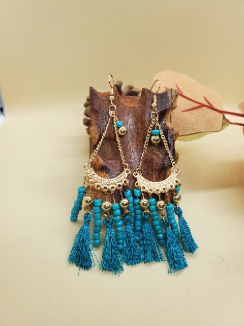 Hoa tai Boho loại tam giác tua rua