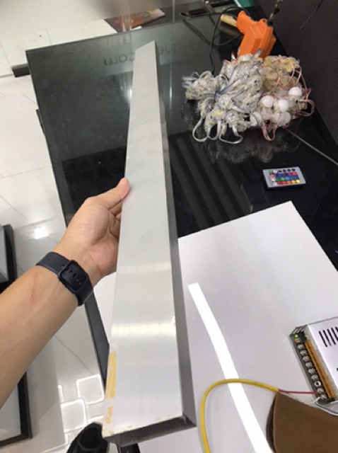 Thanh nhôm gắn bóng f30mm chuyên dùng trang trí viền tòa nhà.