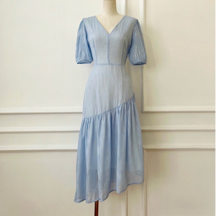 Đầm midi voan cổ V tay phồng tà xéo