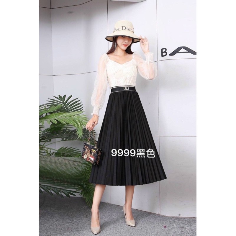 Chân váy xếp li dài dáng xoè chữ R