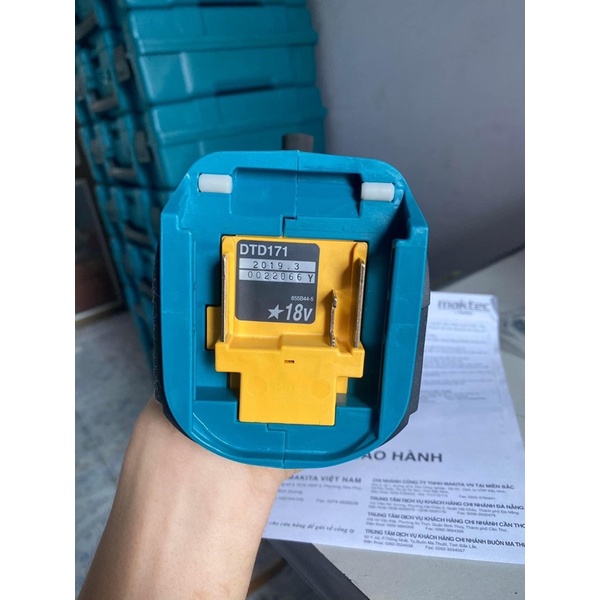 Máy vặn vít dùng pin 18V Makita DTD171Z