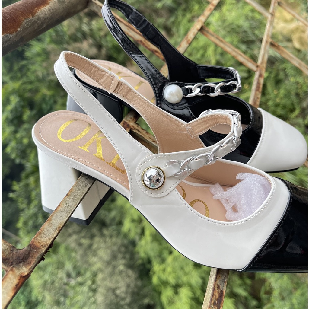 Sandal da bóng bít mũi đen trắng dây ngang viền xích gót trụ to - 7P
