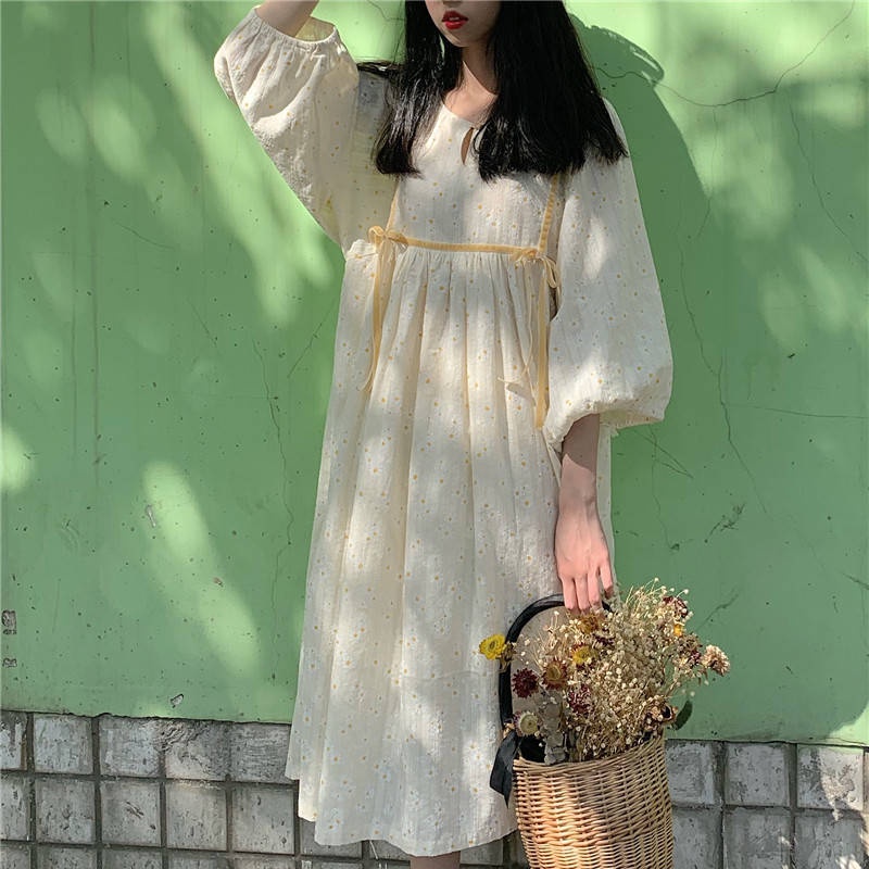 Đầm yếm lửng dáng rộng họa tiết hoa cúc thiết kế mới thời trang mùa xuân dành cho nữ