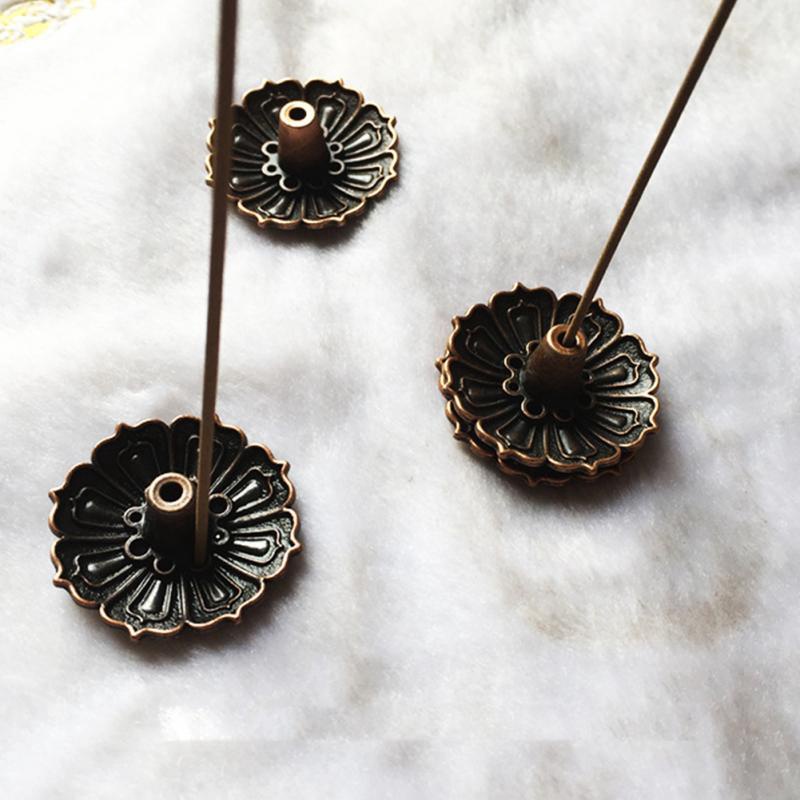 Giá Đỡ Đốt Trầm Hương 9 Lỗ Hình Hoa Sen / Tượng Hoa Cho Que / Tượng Hình Nón / Thủ Công: 1 Cái