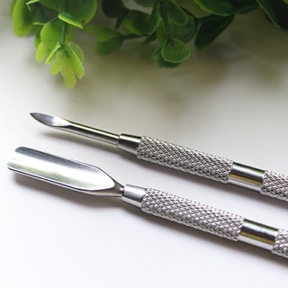 Đẩy da lấy khóe dụng cụ làm móng