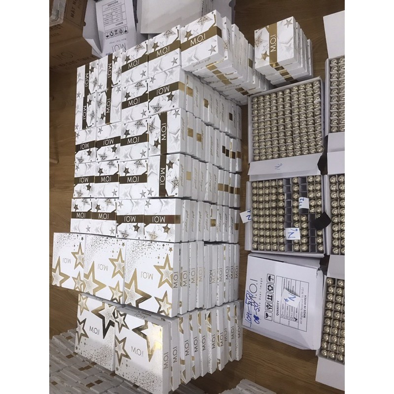Son LOVE M.O.I Golden Gift mini màu vàng tặng chuốt mi | BigBuy360 - bigbuy360.vn