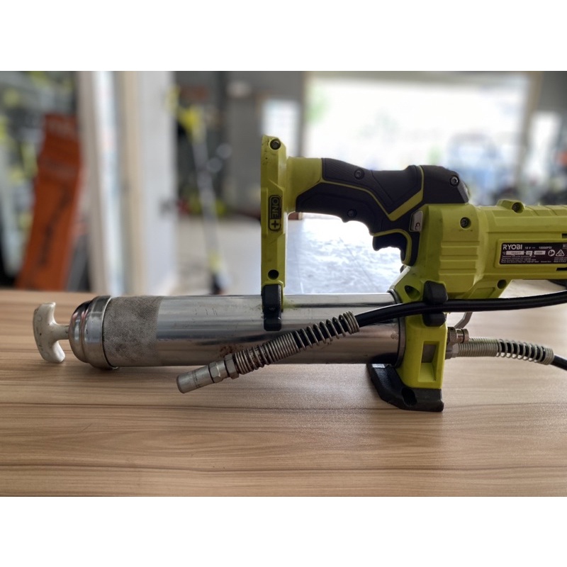 THÂN MÁY BƠM MỠ DÙNG PIN RYOBI 18V - R18GG450